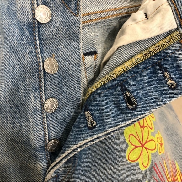 NWT Men’s Levi’s Premium 501 ‘93 Denim Shorts Retro 90’s Look Graphics Size 33 - Picture 9 of 11